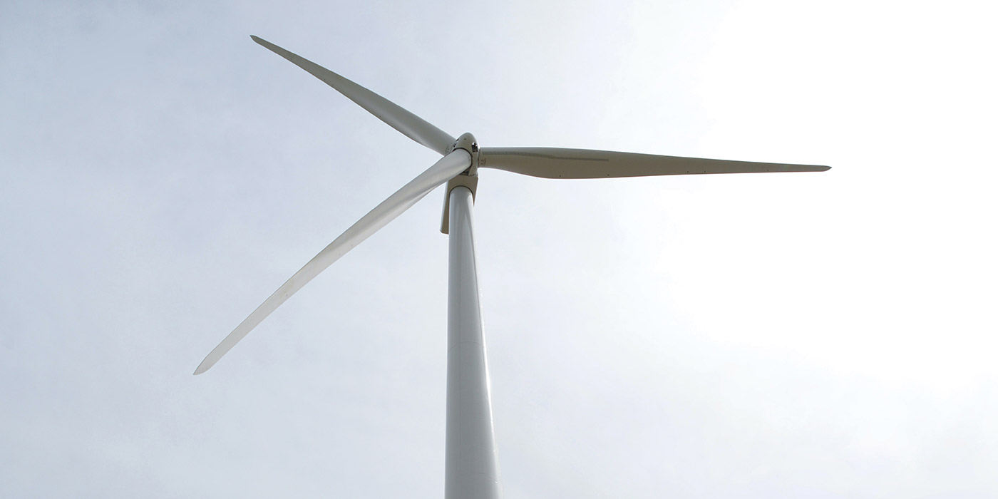 Pala eolica, simbolo di energia rinnovabile. Eco Store sceglie LifeGate Energy
